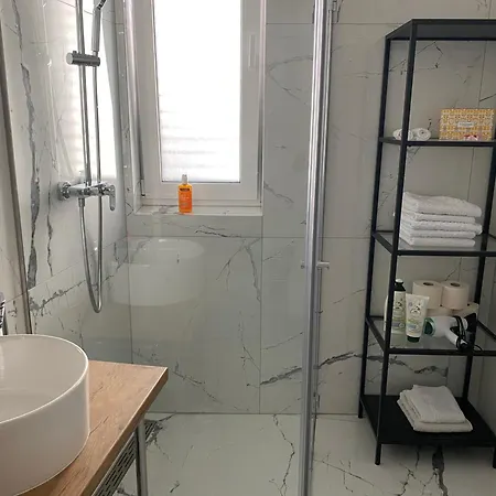 Apartment Central With Private Indoor Parking Liubliana