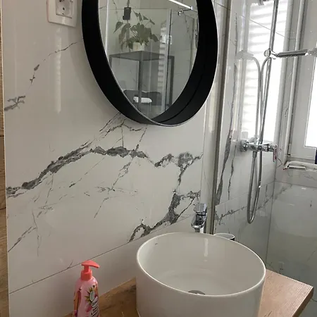 Apartment Central With Private Indoor Parking Liubliana